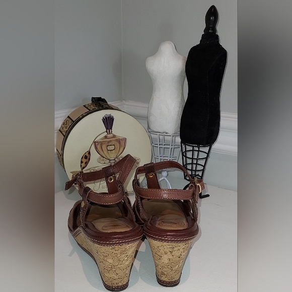 Nurture Hawkins T Strap Brown Leather Sandals Pre-owned - Picture 4 of 6